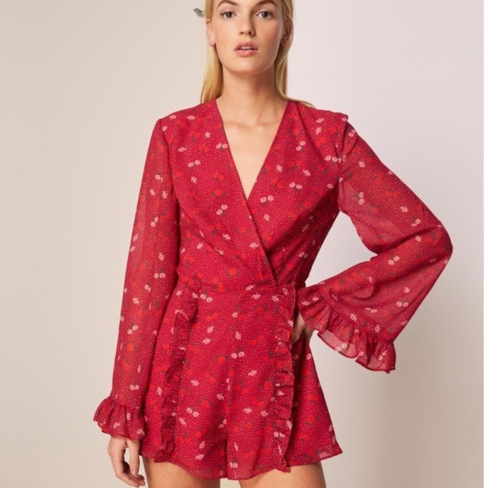 ONLY 1 Left!!!!  CUTE  SUMMER ROMPER buy before it is gone 🌼🌸